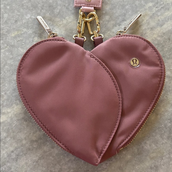 Lululemon Duo pouch heart Wristlet - Picture 3 of 7
